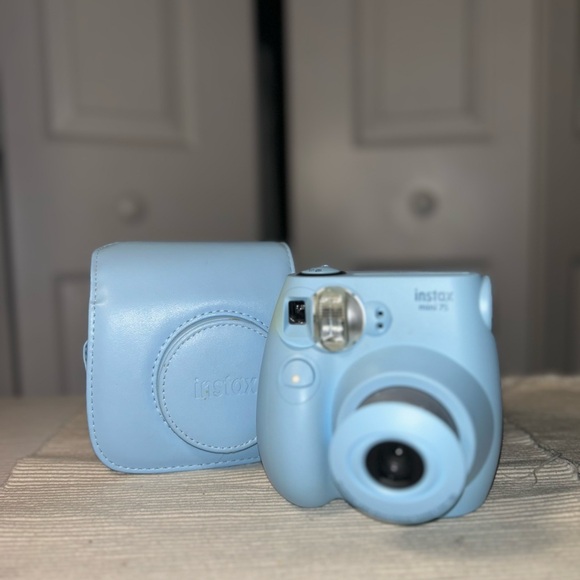 Fujifilm Instax Mini s7 Camera Blue With Case - Picture 5 of 5